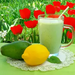 Milk Smoothie with Avocado and Sorrel