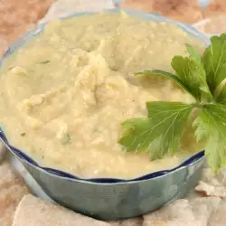 Hummus with garlic