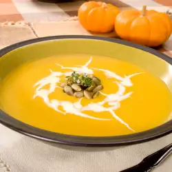 Creamy Pumpkin Soup with Cloves