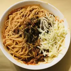 Spaghetti with Tomato Sauce and Mushrooms