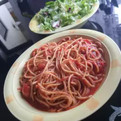 Spaghetti with Tomato Sauce and Onions