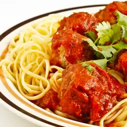 Spaghetti and Meatballs with Garlic