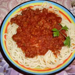 Spaghetti with Tomato Sauce and Mince