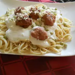 Spaghetti with White Sauce, Peas and Meatballs