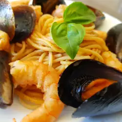 Spaghetti with shrimp and Mussels