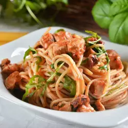 Italian Spaghetti Sauce with Tomatoes, Chicken and Basil