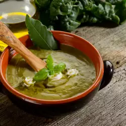 Spinach Cream Soup with Croutons