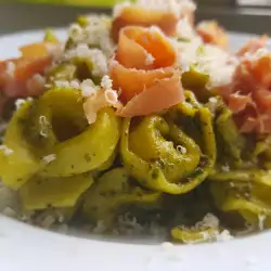 Tortellini with basil