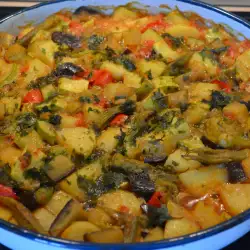 Güveç with zucchini