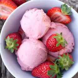Summer Dessert with Strawberries