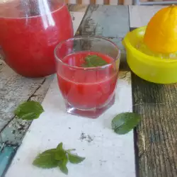 Homemade Strawberry Lemonade with Honey