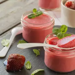 Sugar-Free Dessert with Strawberries