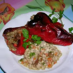 Stuffed Peppers with Raisins and Wheat
