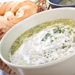 Spinach Soup with Eggs