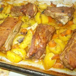 Oven-Baked Pork Ribs with Potatoes and Carrots