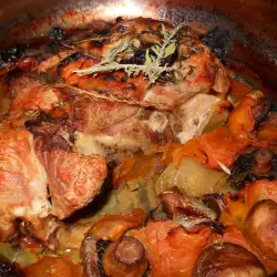 Sauteed Pork with Carrots and Mushrooms