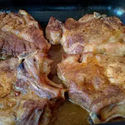 Pork Chops with Sauce and Honey