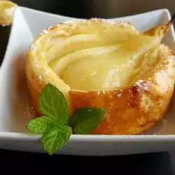 Tartlets with Pears and Cream