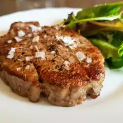 Juicy Oven-Baked Beef Steaks