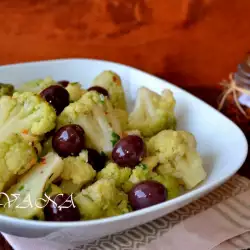 Vegan salad with Olives