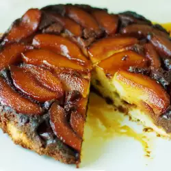 Cake with Caramelized Pears