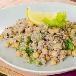 Chickpea Salad with Tuna