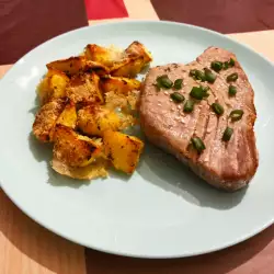 Tuna Fillet with Lemon and Potatoes