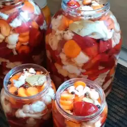 Cauliflower, Bell Pepper and Carrot Pickle with Boiled Marinade