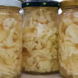 Pickled Cauliflower with Apples