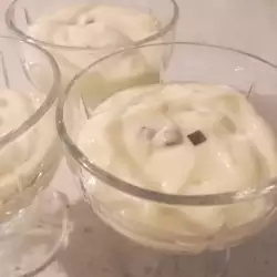 Homemade Vanilla Cream with Chocolate Chips