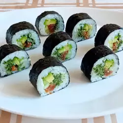 Vegan Sushi with Avocado and Cucumber