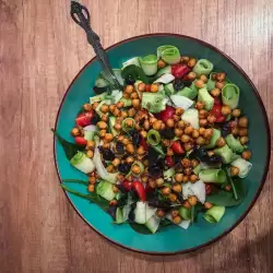 Vitamin Salad with Chickpeas and Avocado