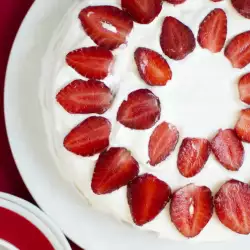 Light Cake with Yoghurt and Strawberries