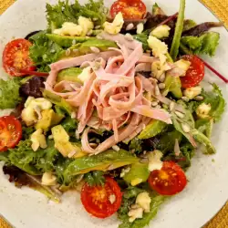 Green Salad with Prosciutto Cotto, Avocado and Brie