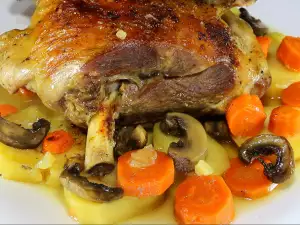 Leg of Lamb with Beer and Potatoes in the Oven