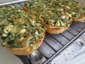 Appetizing Sandwiches with Spinach and Egg