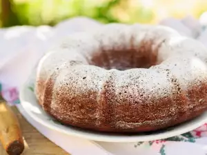 Easy Homemade Cake with Lemonade