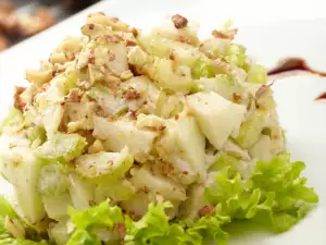 Potato salad with apples