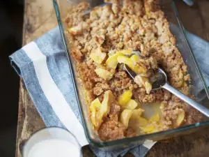 Fruit Cake with Kiwi and Apples