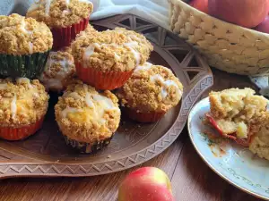 Apple Muffins with Topping