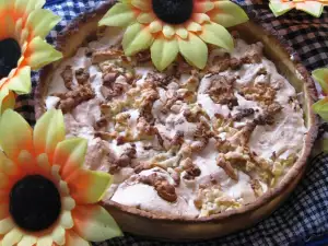 Apple Pirog with Egg White Cream