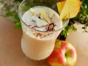 Protein Smoothie with Apple, Coconut and Oats