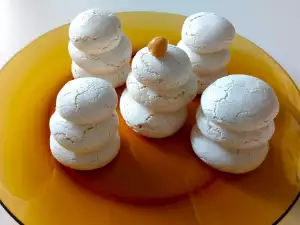 Aquafaba Meringues