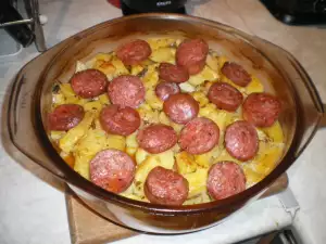 Aromatic Potatoes with Sausages