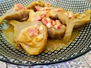 Artichokes with Beer and Bacon