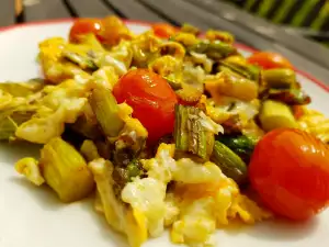 Fried Asparagus with Eggs