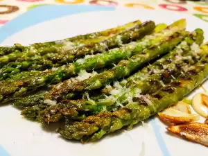 Grilled Asparagus with Garlic and Parmesan