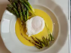 Classic Asparagus with Hollandaise