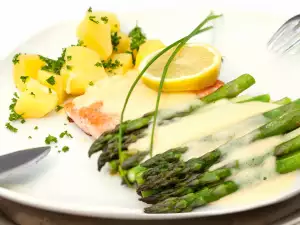 Steamed Asparagus with Light Sauce