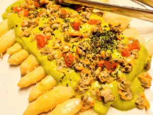 White Asparagus with Clams and Coriander Emulsion